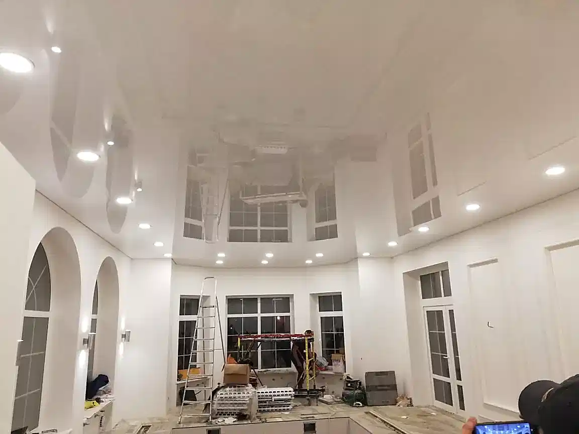 Финишная отделка стен или установка натяжного потолка?