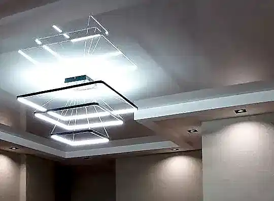 Как выбрать глянцевый натяжной потолок: советы и нюансы