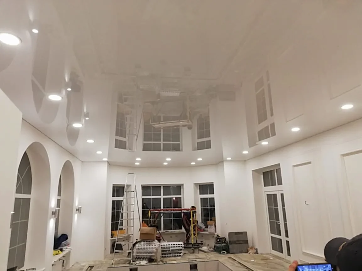 Финишная отделка стен или установка натяжного потолка?