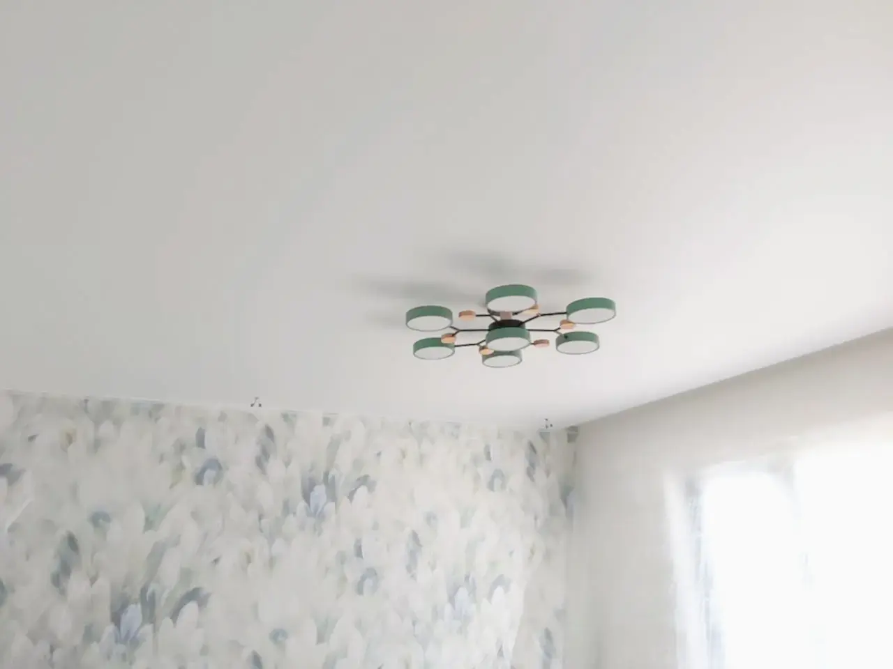 Скрытые ниши для штор в натяжном потолке